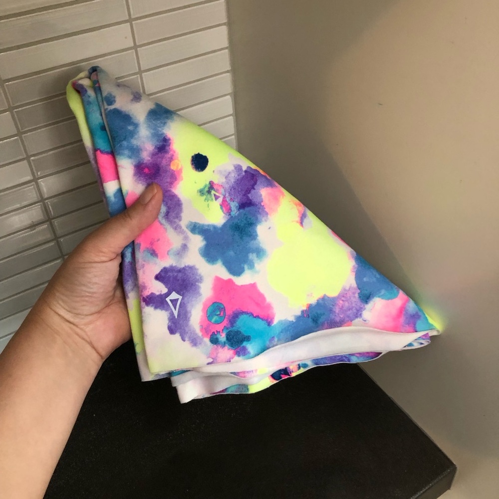 Ivivva by Lululemon watercolour Village Chill scarf